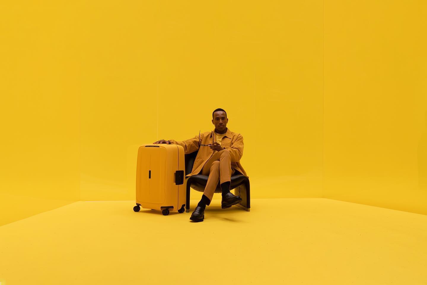 Samsonite ESSENS™ hard stor koffert 75 cm 4 hjul Radient Yellow-Harde kofferter-BagBrokers