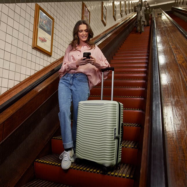 Samsonite UPSCAPE ekspanderende Medium koffert 68 cm Soft Sage-Harde kofferter-BagBrokers