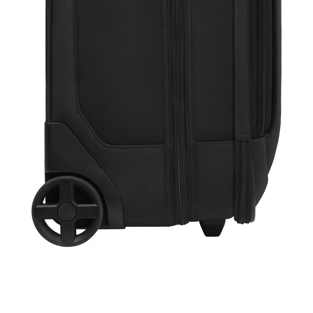 Victorinox Werks Traveler 7.0 2 -Wheel Frequent Flyer Carry-On Black
