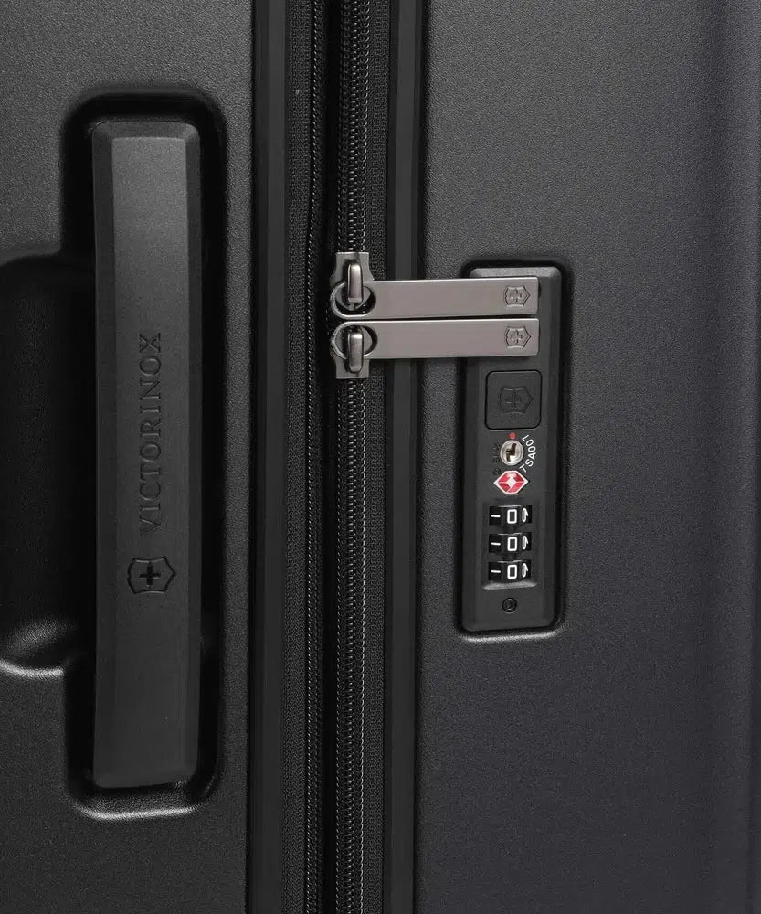 Victorinox Airox Advanced Stor utvidbar koffert Black-Harde kofferter-BagBrokers