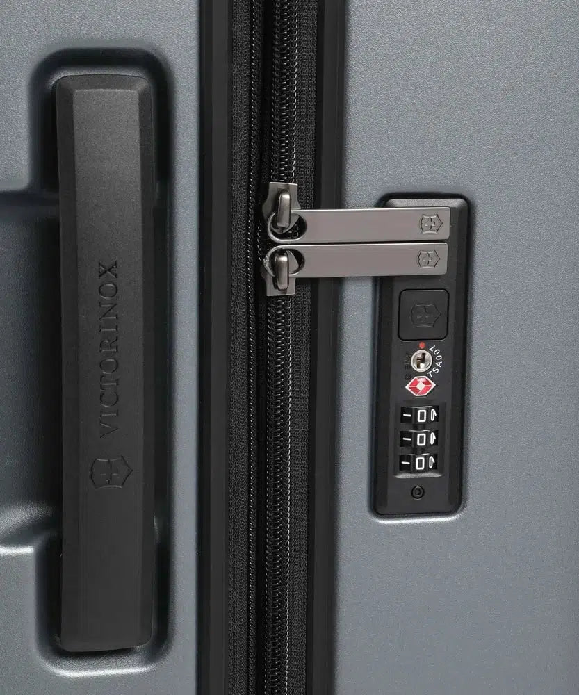 Victorinox Airox Advanced Medium utvidbar koffert Storm-Harde kofferter-BagBrokers