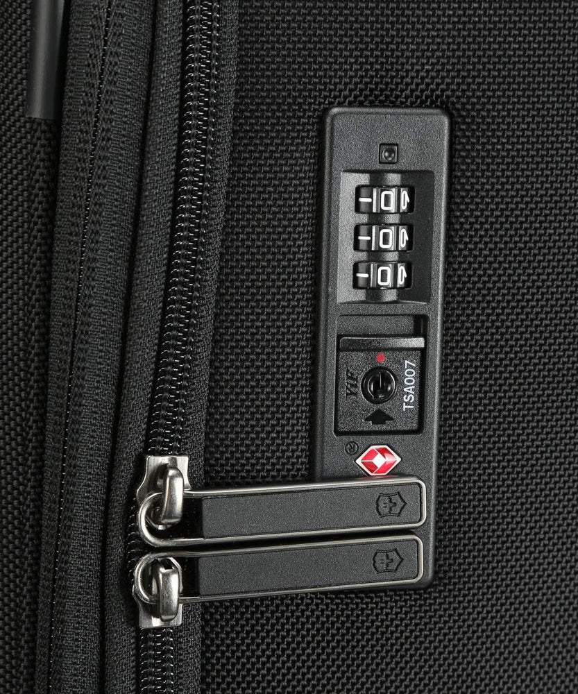 Victorinox Werks Traveler 6.0 Utvidbar Stor koffert 119 Svart-Harde kofferter-BagBrokers